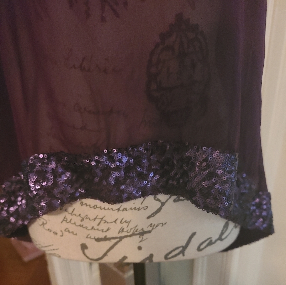 Cute little top w sequins Hp🔥🔥🔥🔥 - Picture 3 of 7